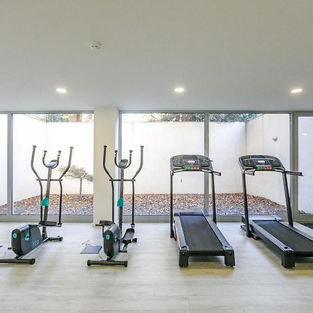 Lovelystay - Modern Loft With Gym & Free Parking Minutes Away From Cbd Porto Buitenkant foto