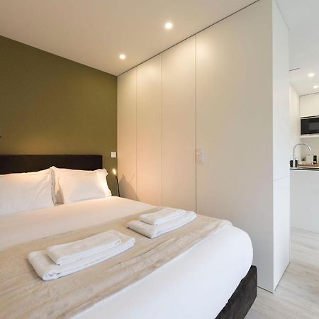 Lovelystay - Modern Loft With Gym & Free Parking Minutes Away From Cbd Porto Buitenkant foto