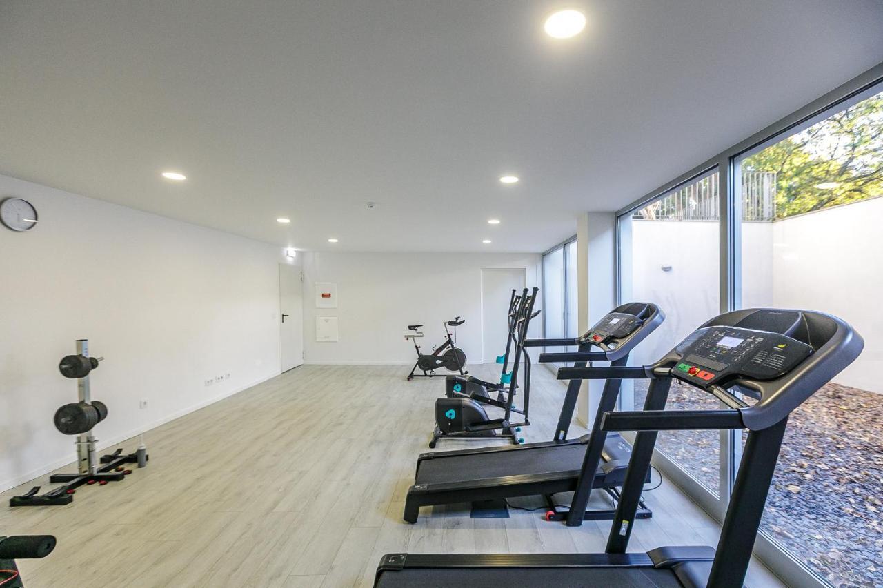 Lovelystay - Modern Loft With Gym & Free Parking Minutes Away From Cbd Porto Buitenkant foto