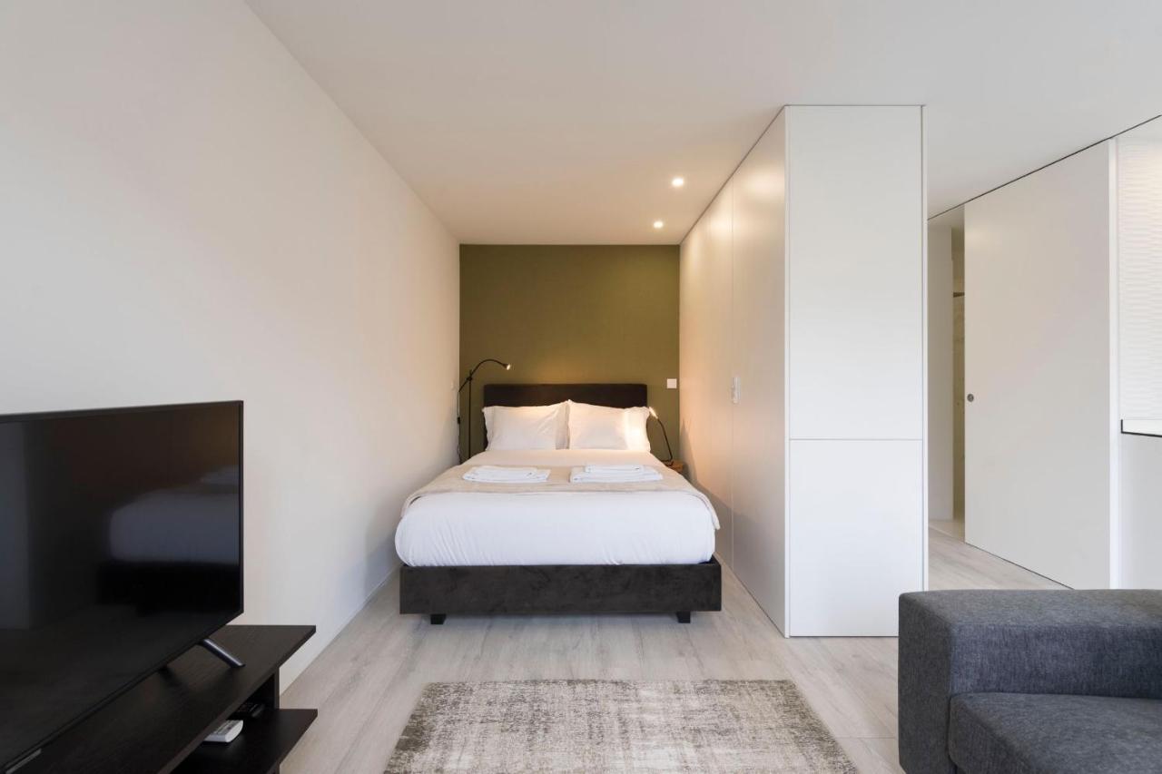 Lovelystay - Modern Loft With Gym & Free Parking Minutes Away From Cbd Porto Buitenkant foto