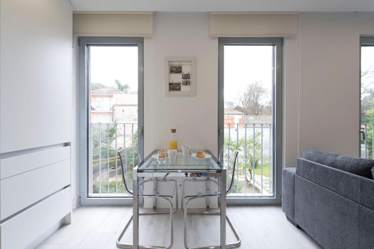 Lovelystay - Modern Loft With Gym & Free Parking Minutes Away From Cbd Porto Buitenkant foto