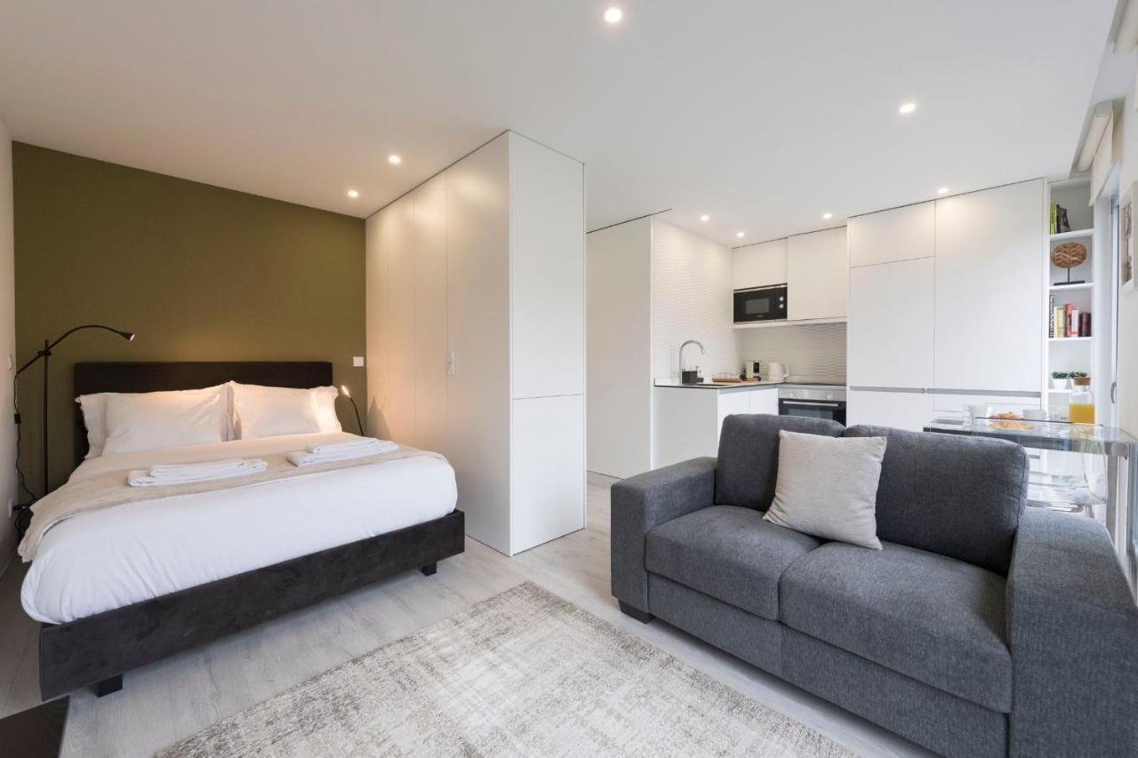 Lovelystay - Modern Loft With Gym & Free Parking Minutes Away From Cbd Porto Buitenkant foto