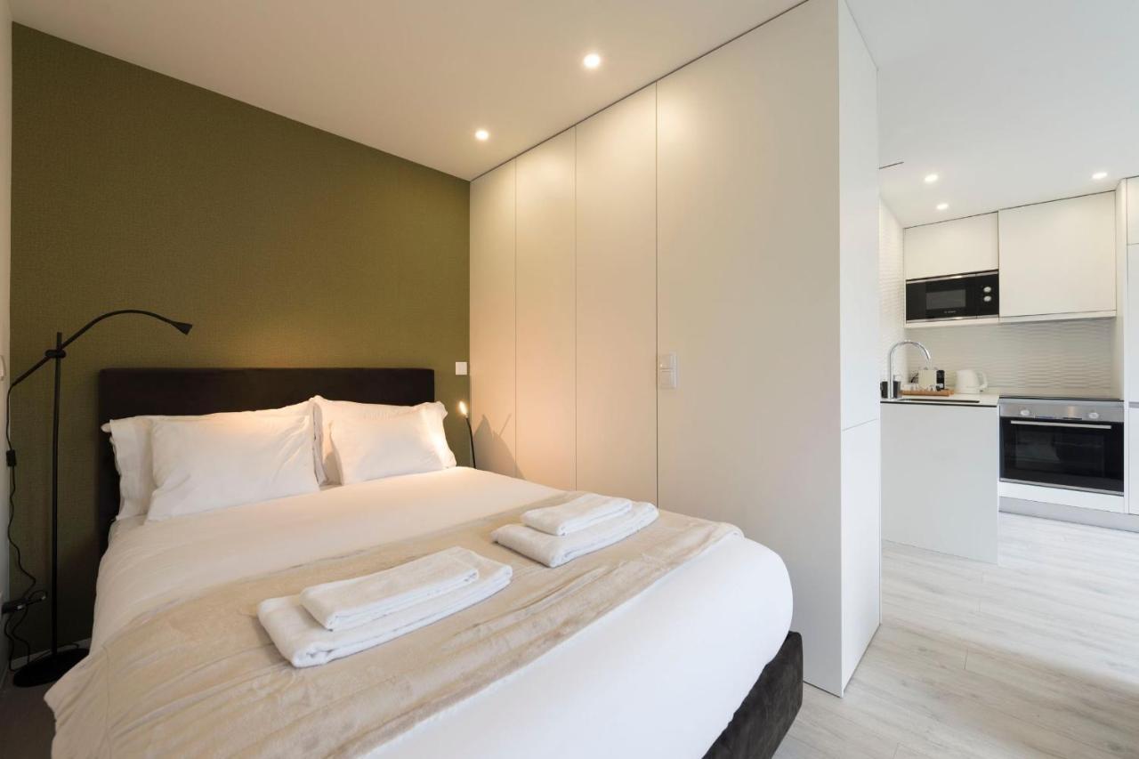 Lovelystay - Modern Loft With Gym & Free Parking Minutes Away From Cbd Porto Buitenkant foto