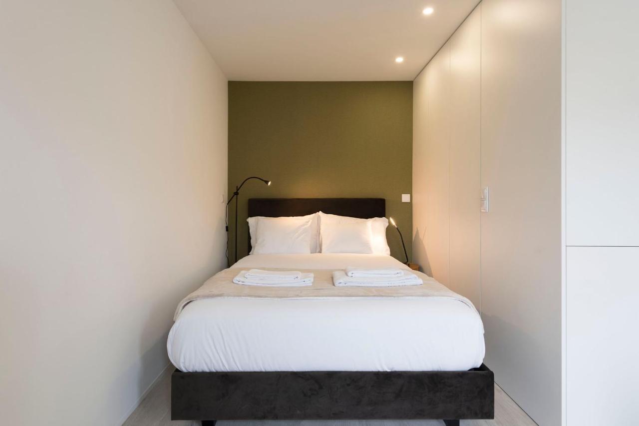Lovelystay - Modern Loft With Gym & Free Parking Minutes Away From Cbd Porto Buitenkant foto