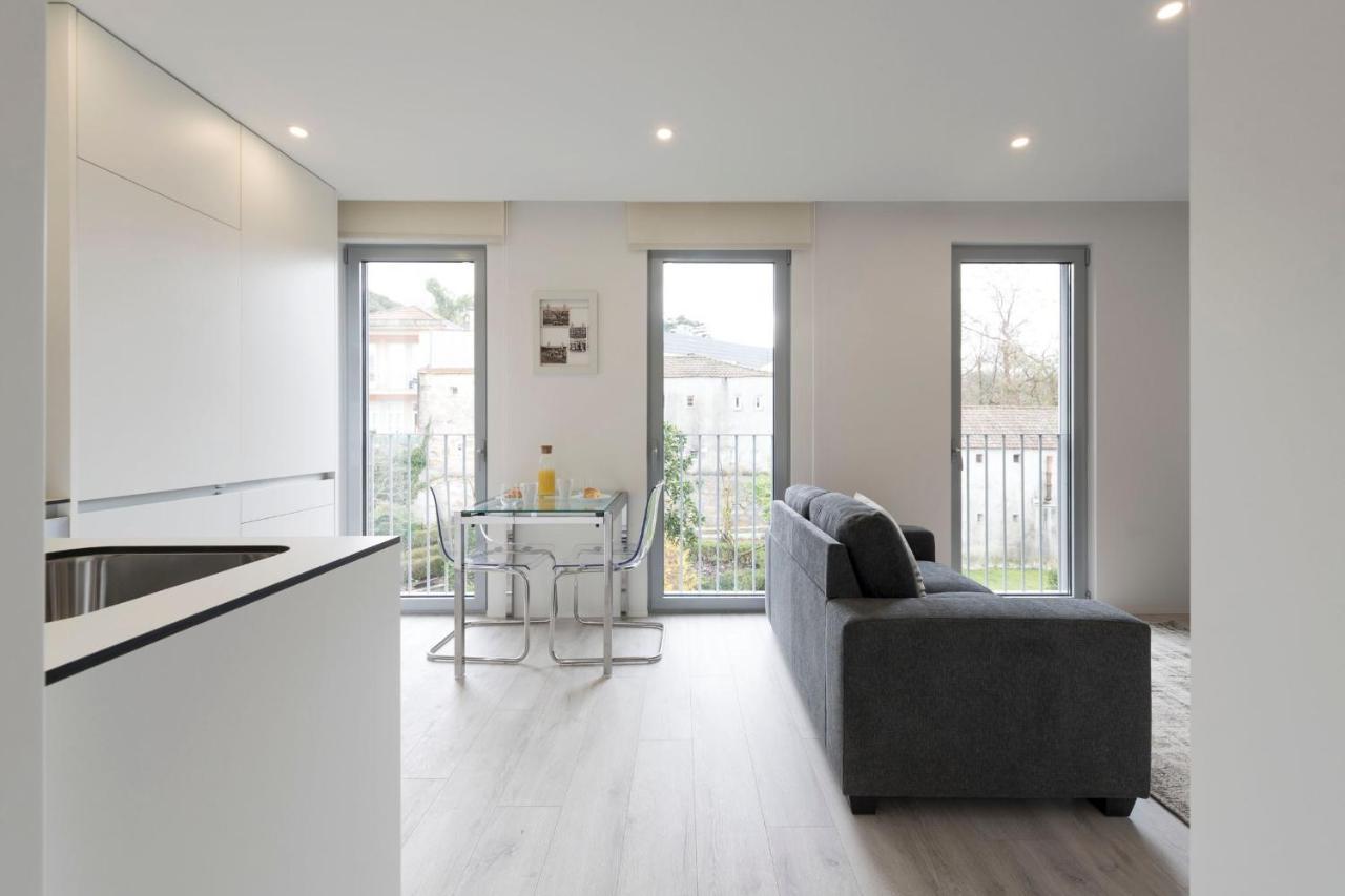 Lovelystay - Modern Loft With Gym & Free Parking Minutes Away From Cbd Porto Buitenkant foto