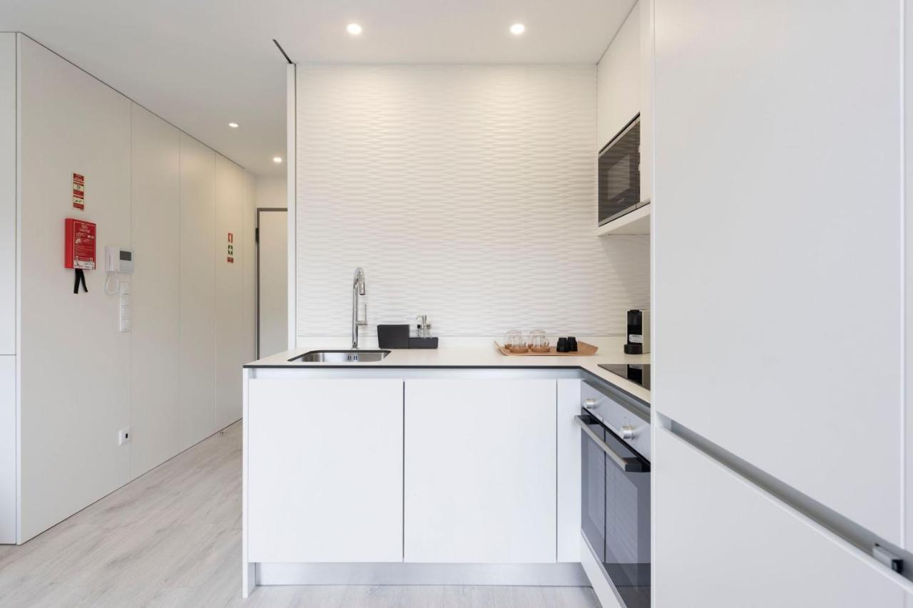 Lovelystay - Modern Loft With Gym & Free Parking Minutes Away From Cbd Porto Buitenkant foto