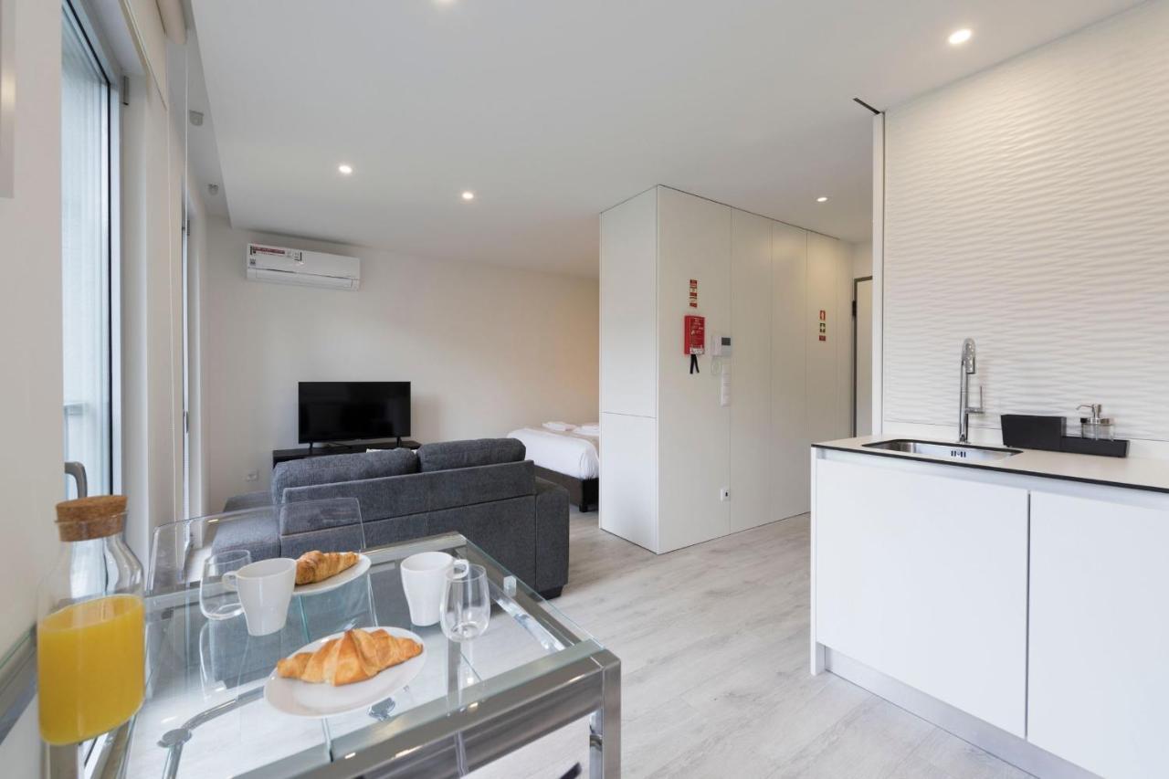 Lovelystay - Modern Loft With Gym & Free Parking Minutes Away From Cbd Porto Buitenkant foto