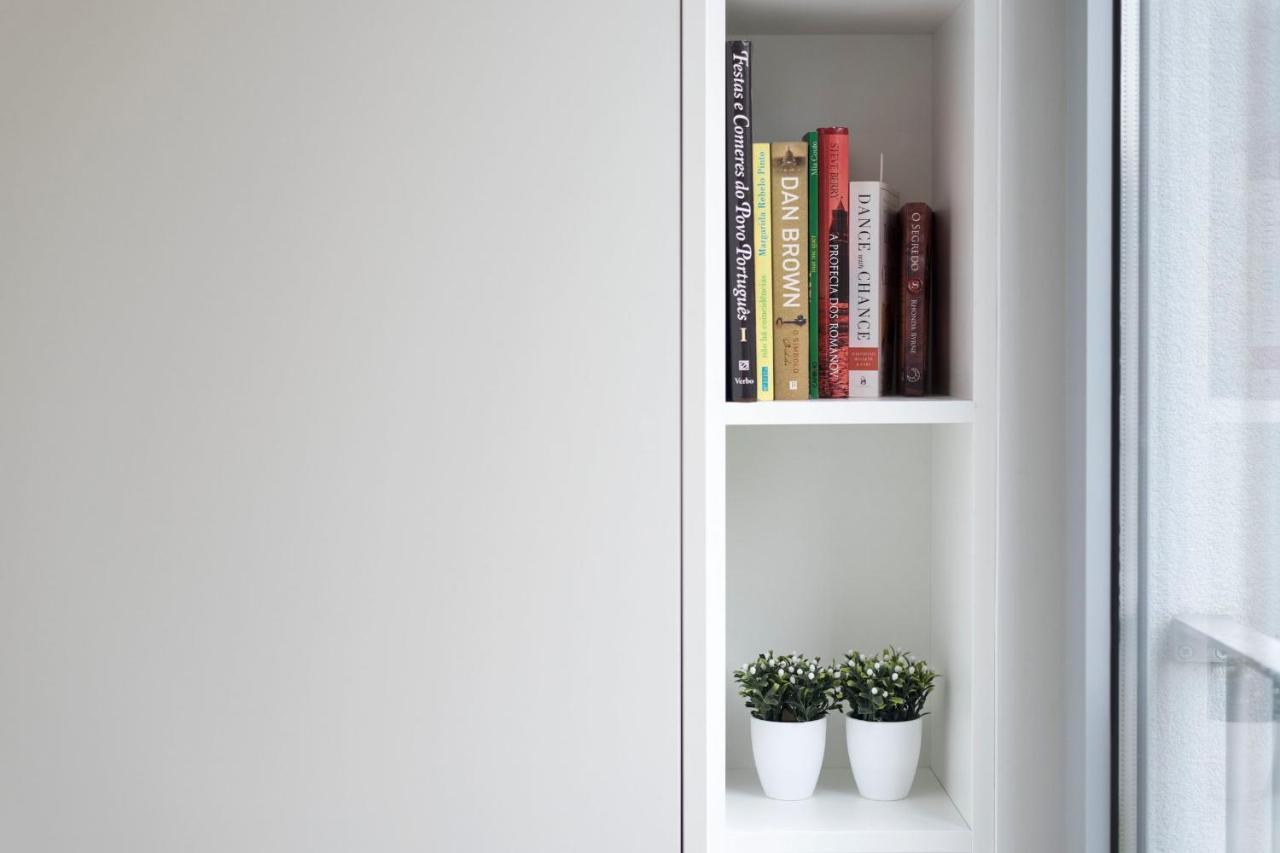 Lovelystay - Modern Loft With Gym & Free Parking Minutes Away From Cbd Porto Buitenkant foto