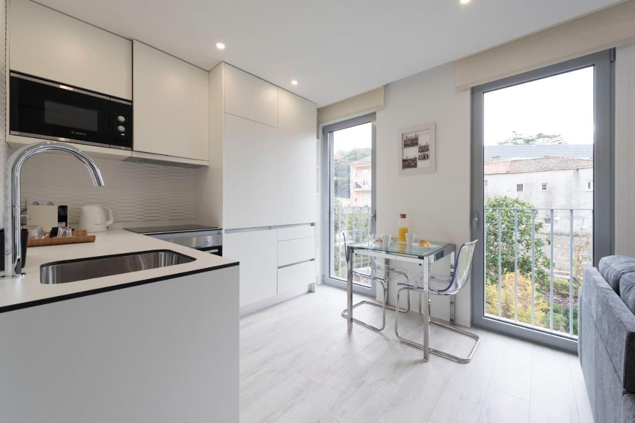 Lovelystay - Modern Loft With Gym & Free Parking Minutes Away From Cbd Porto Buitenkant foto