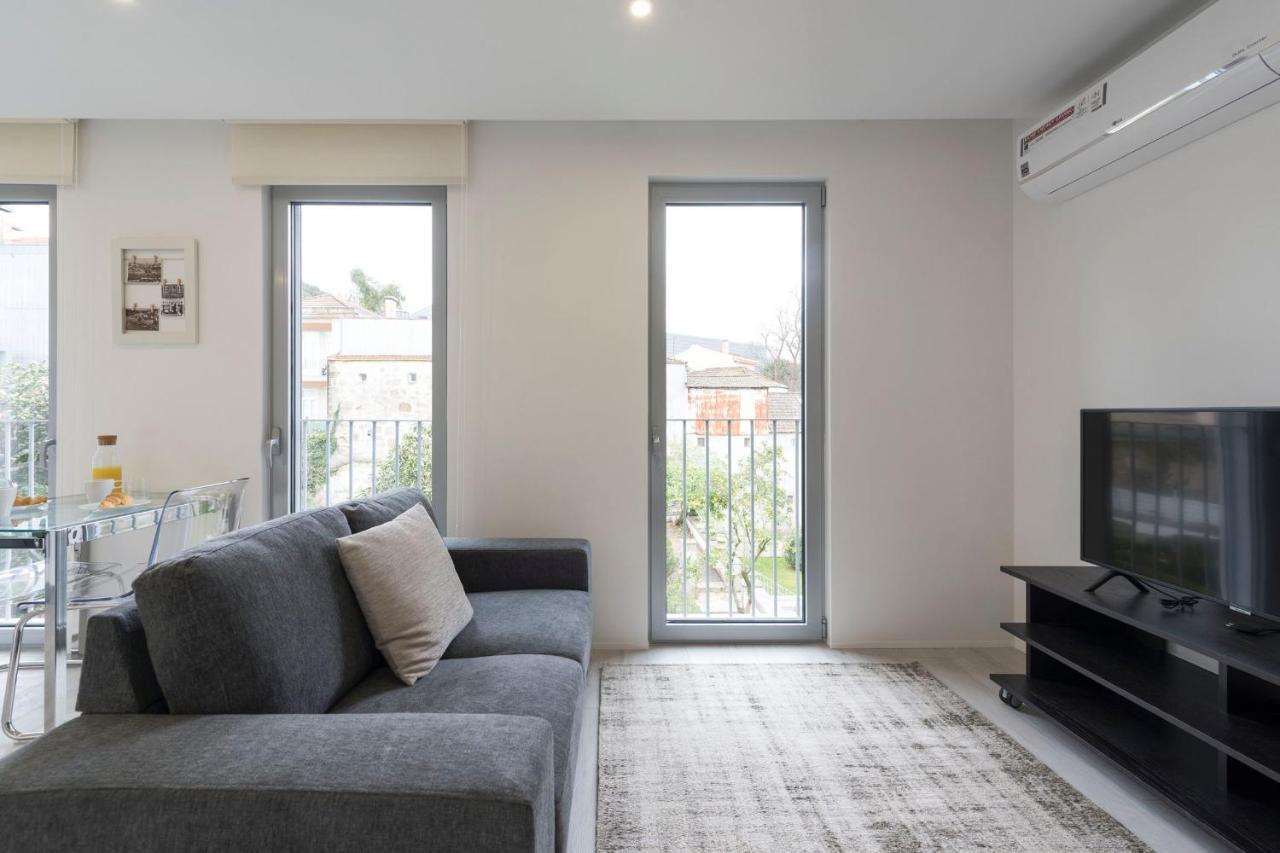 Lovelystay - Modern Loft With Gym & Free Parking Minutes Away From Cbd Porto Buitenkant foto